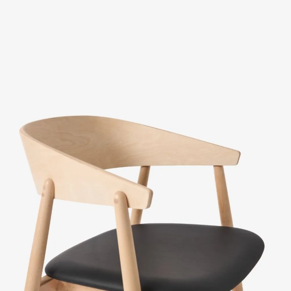 Andersen Furniture AC2 Stol Hvidpigmenteret Mat Lakeret Bøg Sort PU Læder^ Stue|Stole