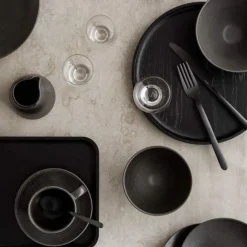 Blomus Oku Tray Black Medium^ Skåle & Bakker