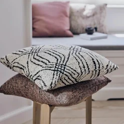 Compliments Astro Cushion Black 50x50 cm^ Puder