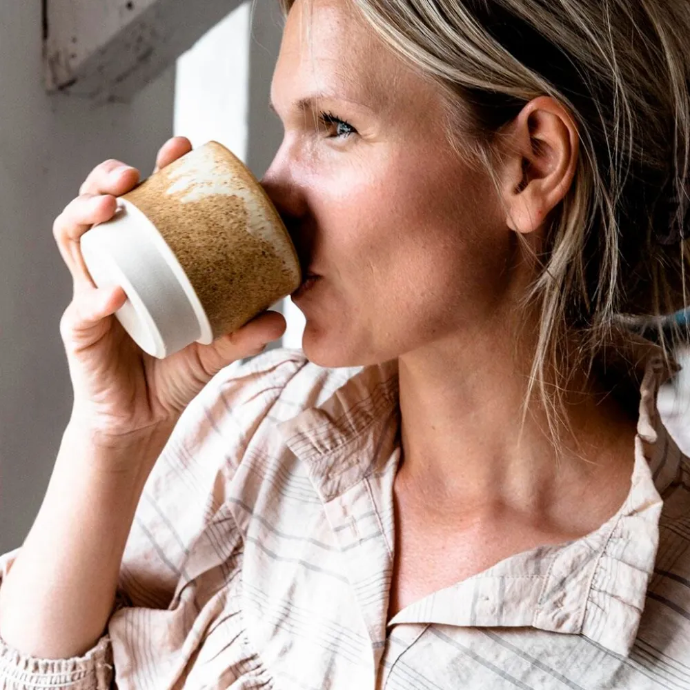 Julie Damhus Studio Oda Krus Brun^ Keramik & Porcelæn