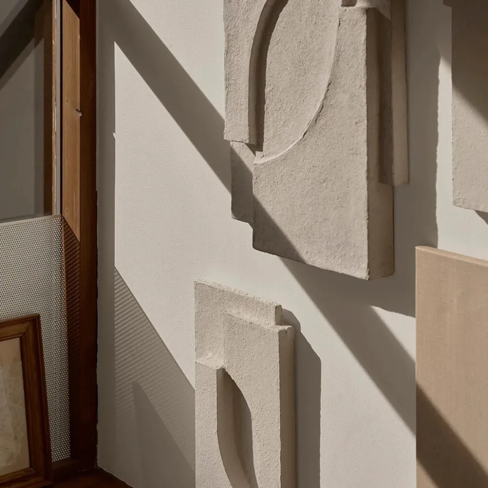 Kristina Dam Studio Serif Relief Small^ Andet Boligtilbehør