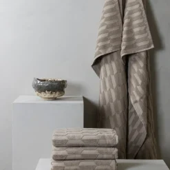 Mette Ditmer Geo Bath Towel Sand^ Badeværelse|Badtekstiler
