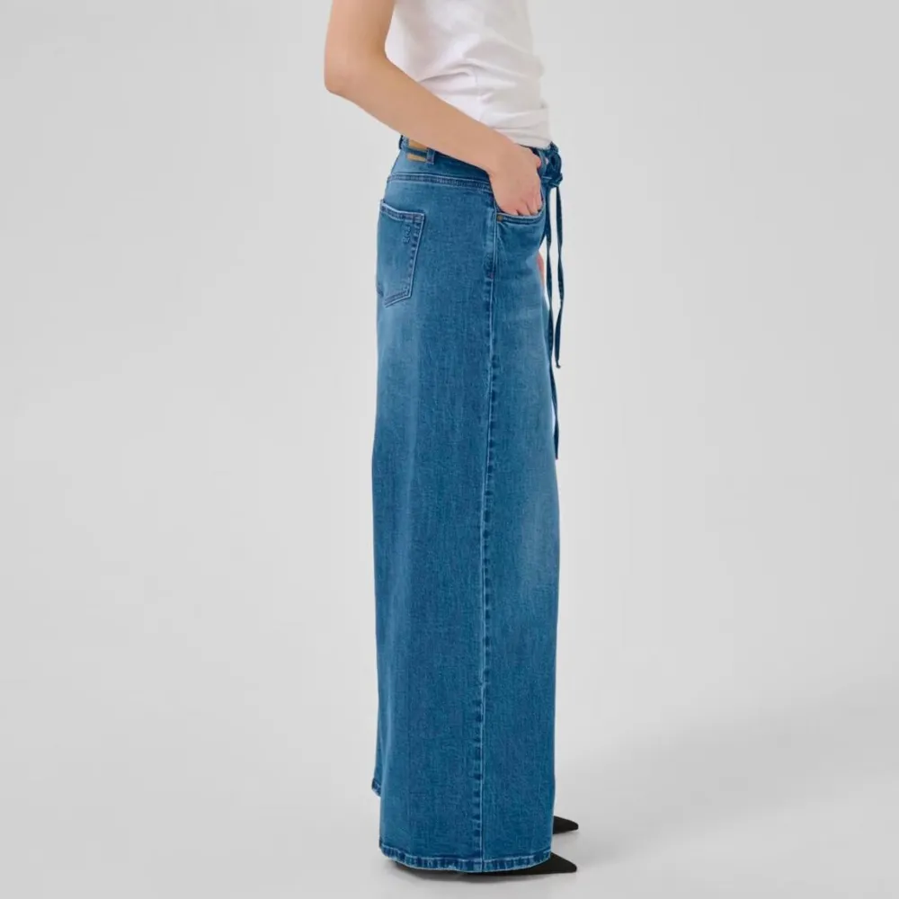 My Essential Wardrobe MWKaro 144 Mid X-Wide Jeans 32" Medium Blue Wash^Dame Underdele