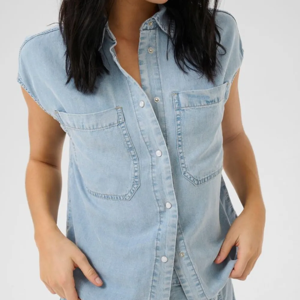 My Essential Wardrobe Nelly SS Shirt Light Blue Wash^Dame Overdele