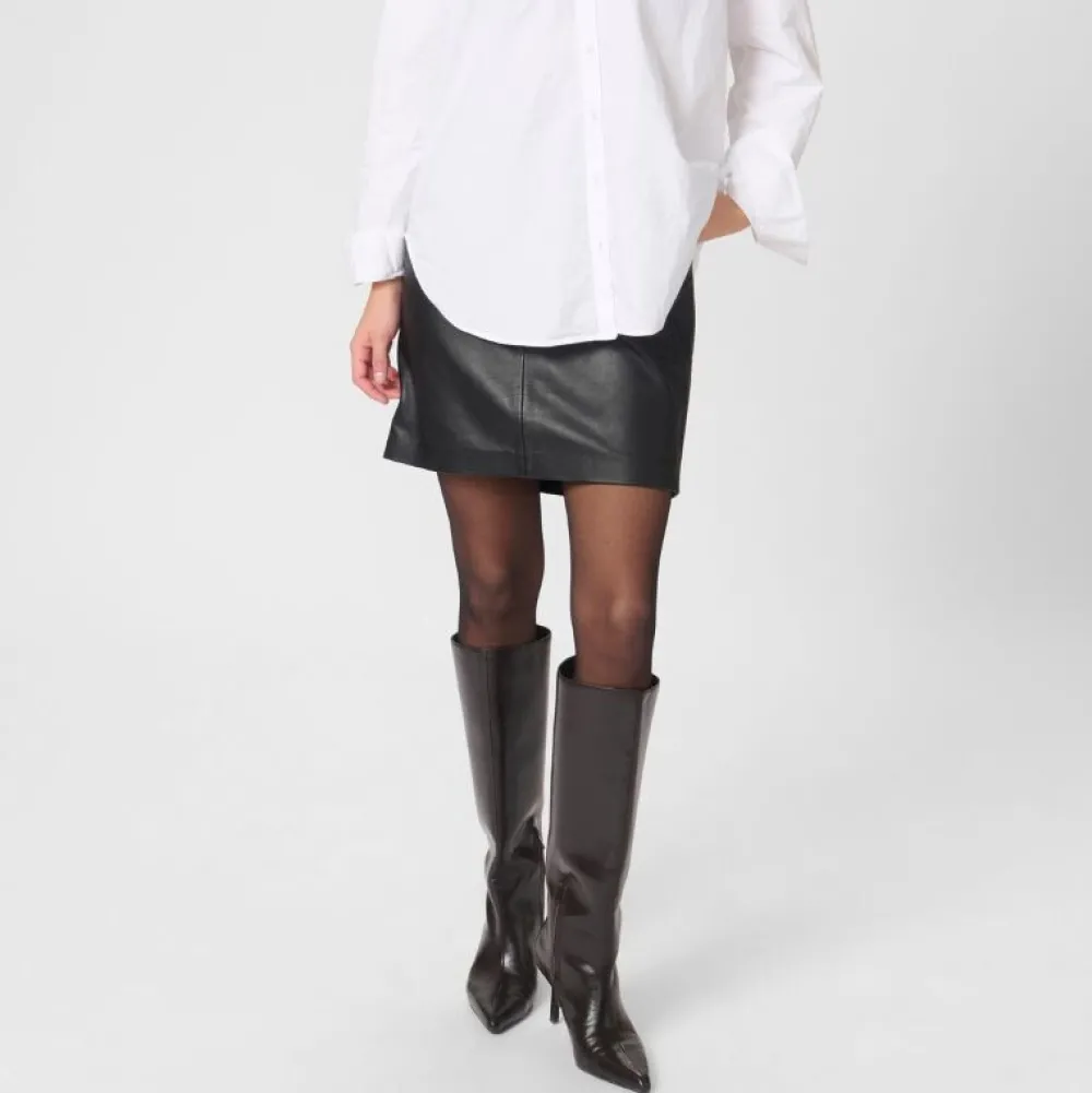 My Essential Wardrobe The Leather Skirt^Dame Underdele
