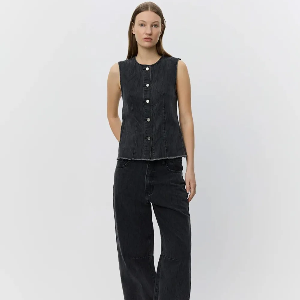 Sofie Schnoor CarlaSW Vest Washed Black^Dame Overdele