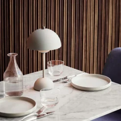 &Tradition Flowerpot Portable Table Lamp VP9 Matt Light Grey^Børn Belysning|Bordlamper