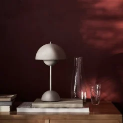 &Tradition Flowerpot Portable Table Lamp VP9 Matt Light Grey^Børn Belysning|Bordlamper