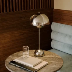 &Tradition Flowerpot Table Lamp VP3 Polished Brass^Børn Belysning|Bordlamper