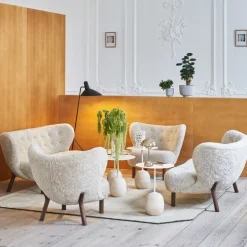 &Tradition Lille Petra VB2 Sofa Moonlight Sheepskin Walnut Legs^ Stue|Sofaer