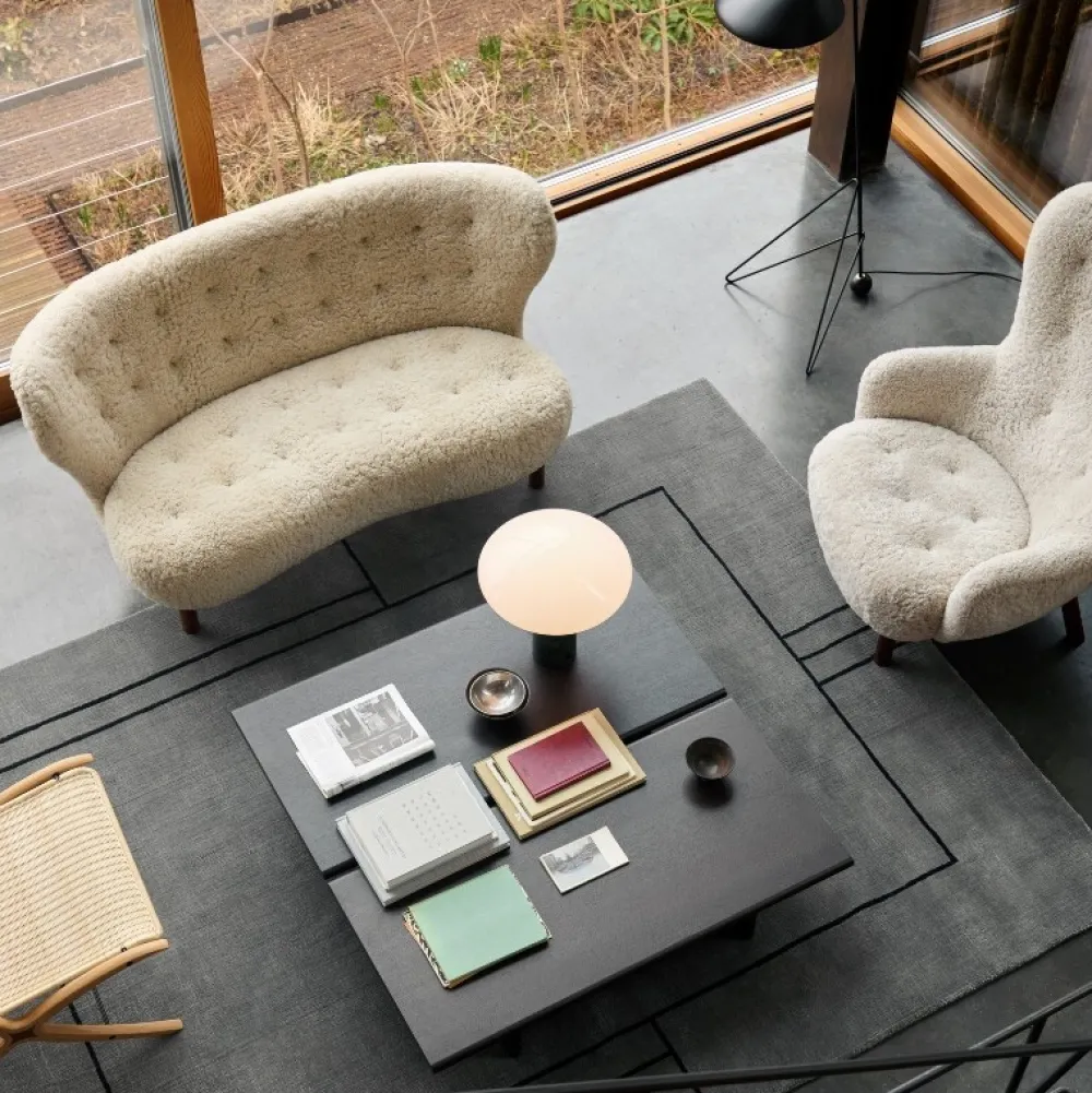 &Tradition Lille Petra VB2 Sofa Moonlight Sheepskin Walnut Legs^ Stue|Sofaer