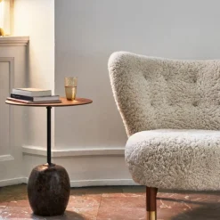 &Tradition LN8 Lato Bord Warm Black/Valnød Ø40 cm^ Borde