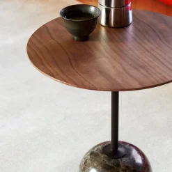 &Tradition LN8 Lato Bord Warm Black/Valnød Ø40 cm^ Borde