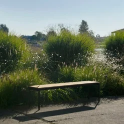 &Tradition Ville AV28 Bænk Warm Black^ Havemøbler