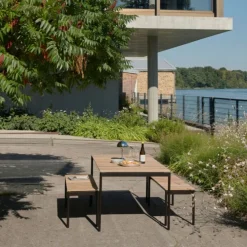 &Tradition Ville AV25 Spisebord Warm Black^ Havemøbler